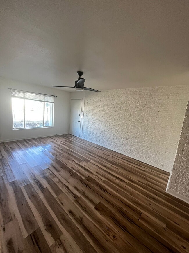 Building Photo - 501 Westwood Dr