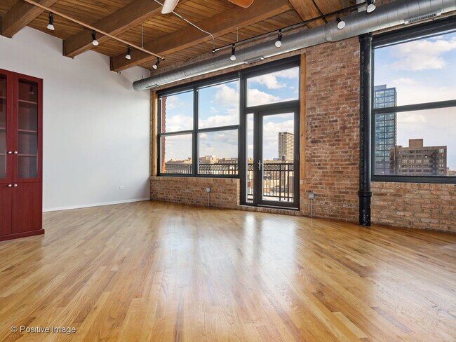 Building Photo - 1040 W Adams St