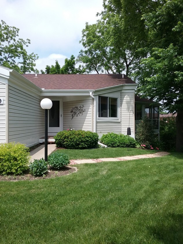 Street level - 440 N Westfield Rd