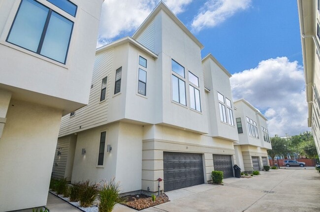 Photo - 20 N Hutcheson St Townhome