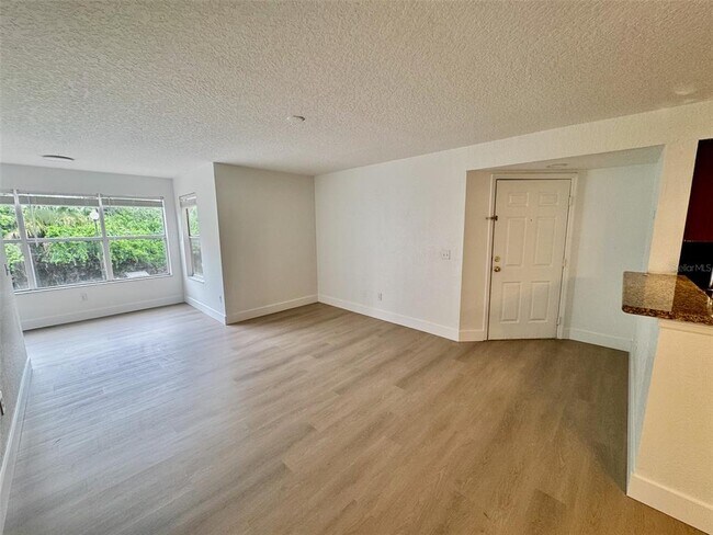 Foto del edificio - 5144 Conroy Rd
