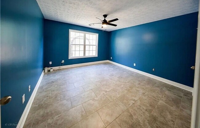 Foto del edificio - 918 Golden Meadows Ln