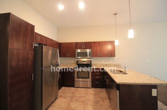Building Photo - 9405 N Robinhood Ave
