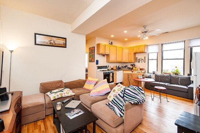 Foto del edificio - 2135 N Leavitt St