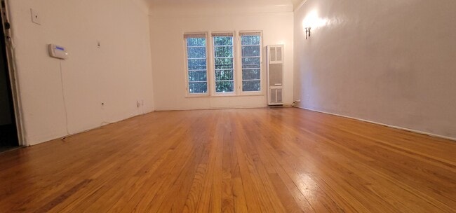 Building Photo - 651 S Dunsmuir Ave