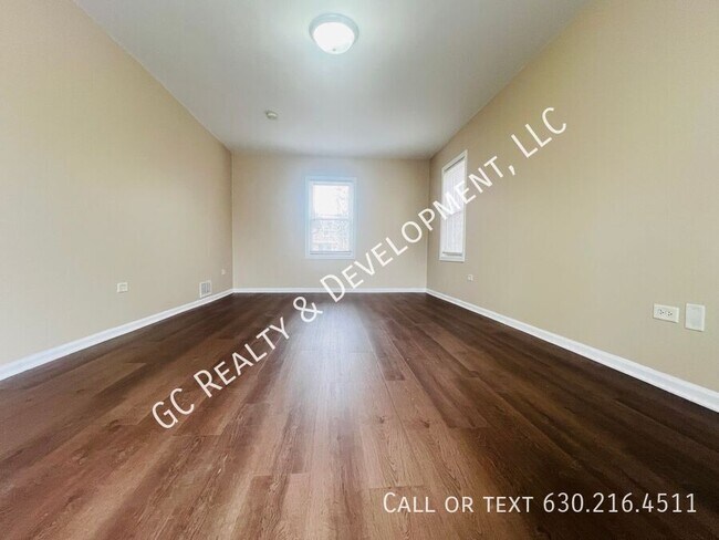 Foto del edificio - ***4 BDRM / PARTIALLY FINISHED BASEMENT / ...