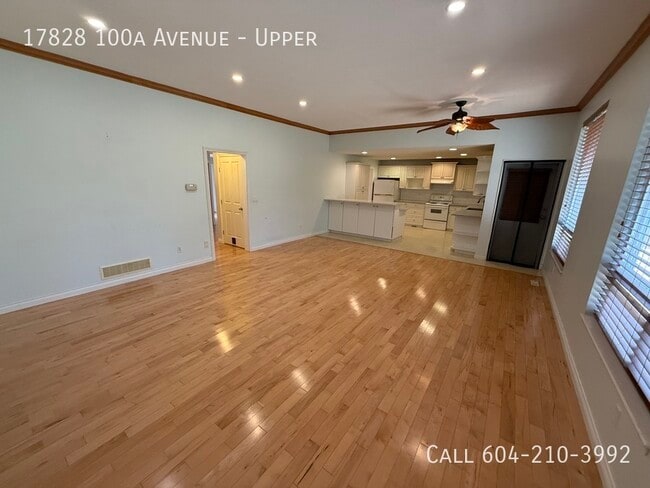 Building Photo - Family Upper with A/C