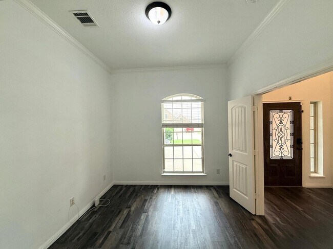 Foto del edificio - 160 Stevenson Dr