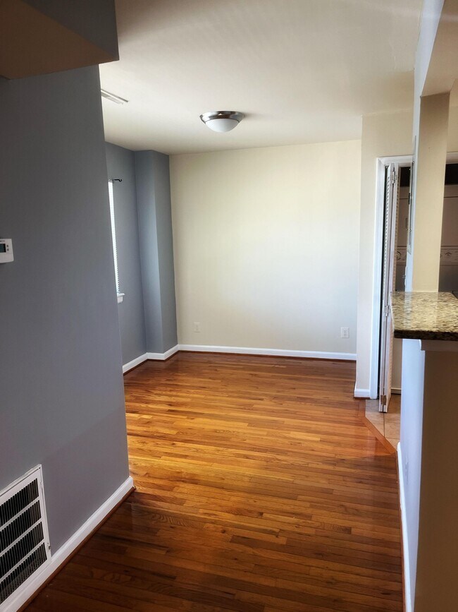 Foto del edificio - 2512 Markham Ln