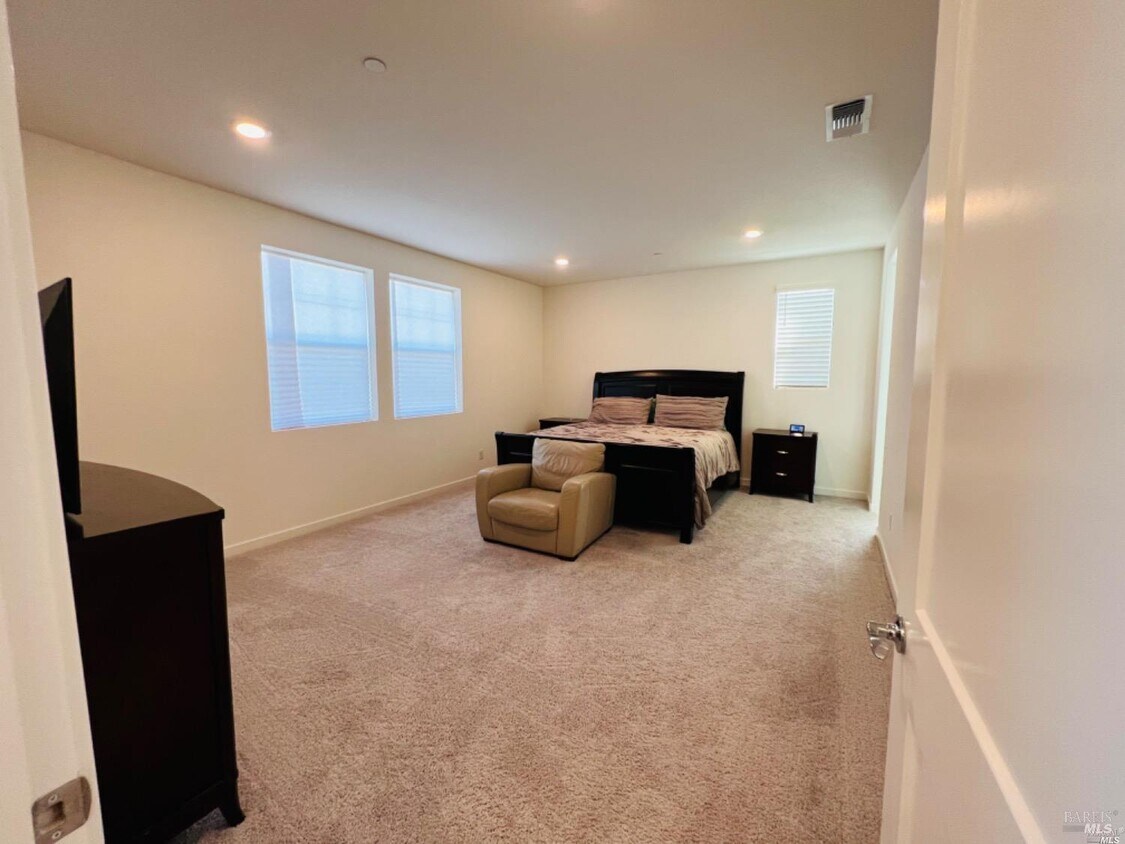 Foto principal - 2451 Lake Club Dr