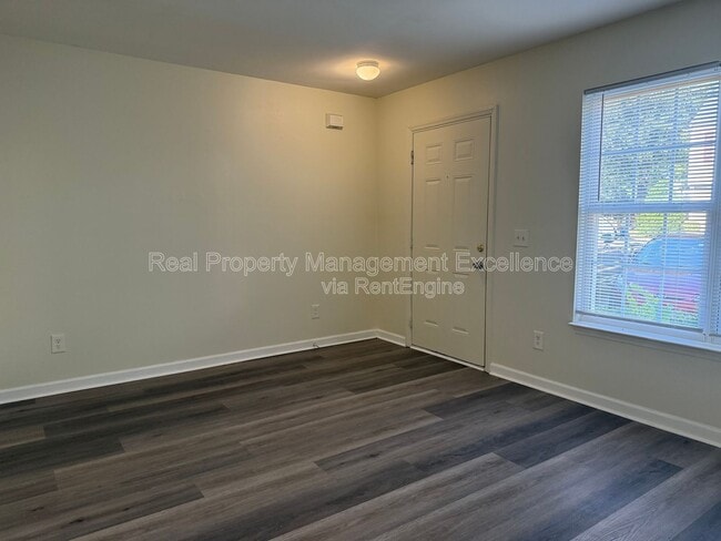 Building Photo - 16 Red Ln