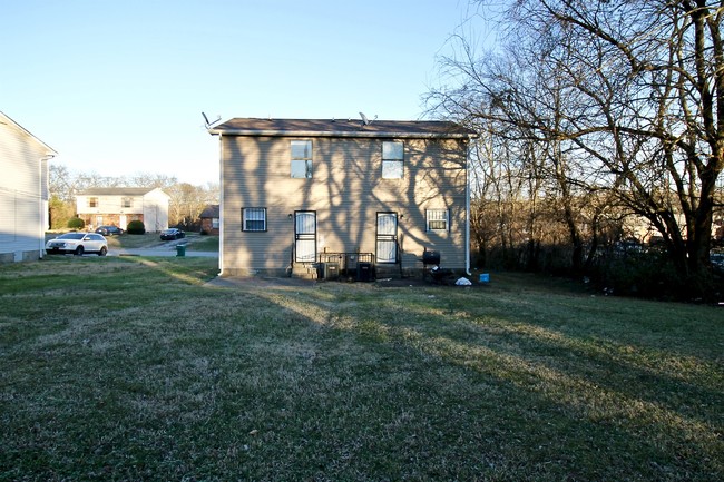 Building Photo - 3727 Willow Creek Rd