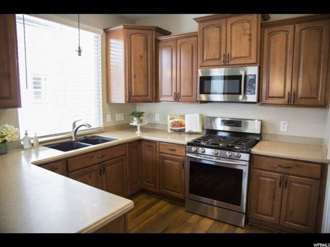 Foto del edificio - Beautiful Executive Daybreak Home Available!