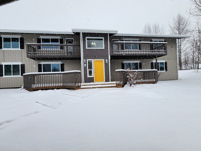Casa de cuatro pisos recientemente remodelada - 800 E Blind Nick Dr