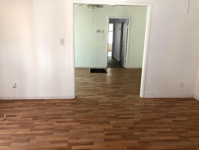 Building Photo - Great Stockton rental opportunity! 2 bedro...