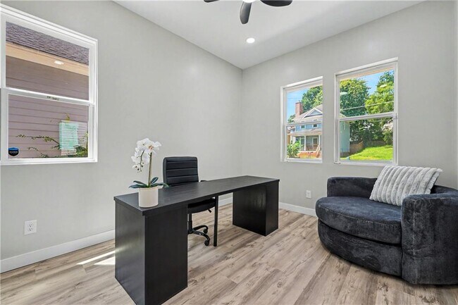 Foto del edificio - 726 Windsor St SW