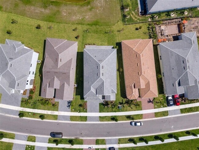 Foto del edificio - 15000 RedCove Pl