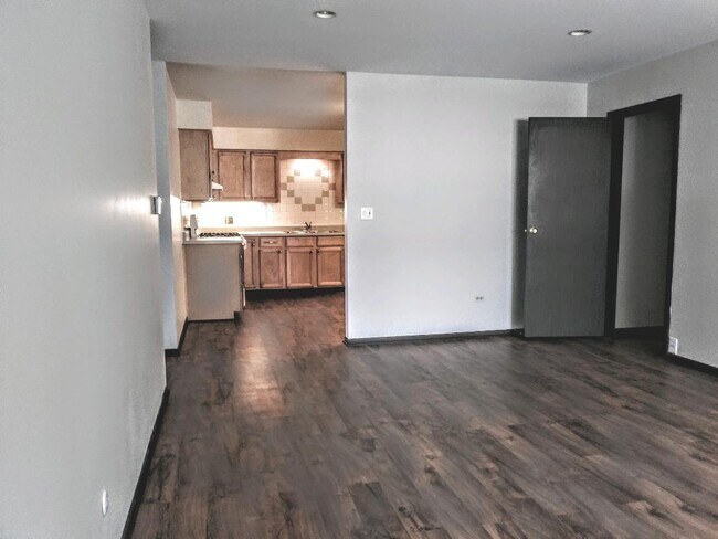Building Photo - 9 W Walnut Ct