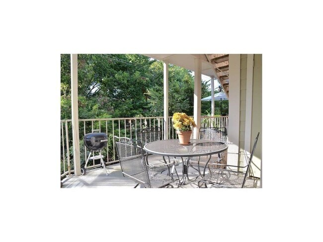 Foto del edificio - 7151 Gaston Ave