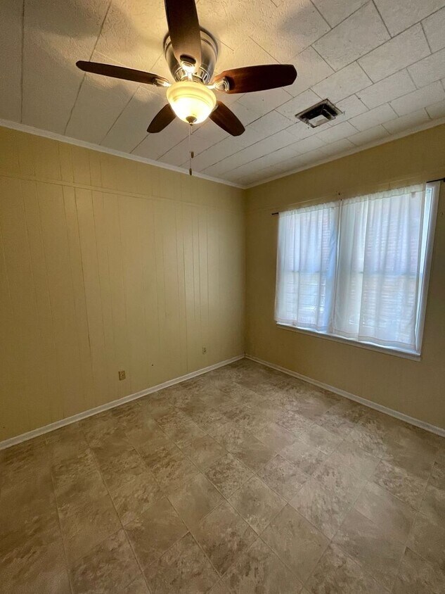 Foto del edificio - 806 E University Ave