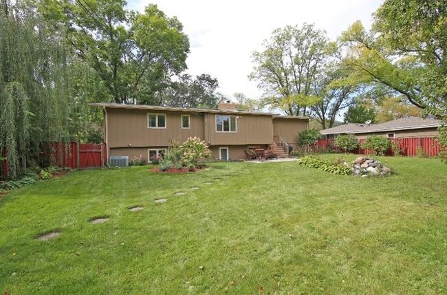 Building Photo - 5813 Tracy Avenue