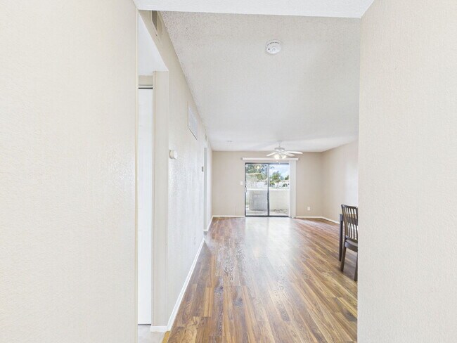 Foto del edificio - Waterfront Ground Floor Gem