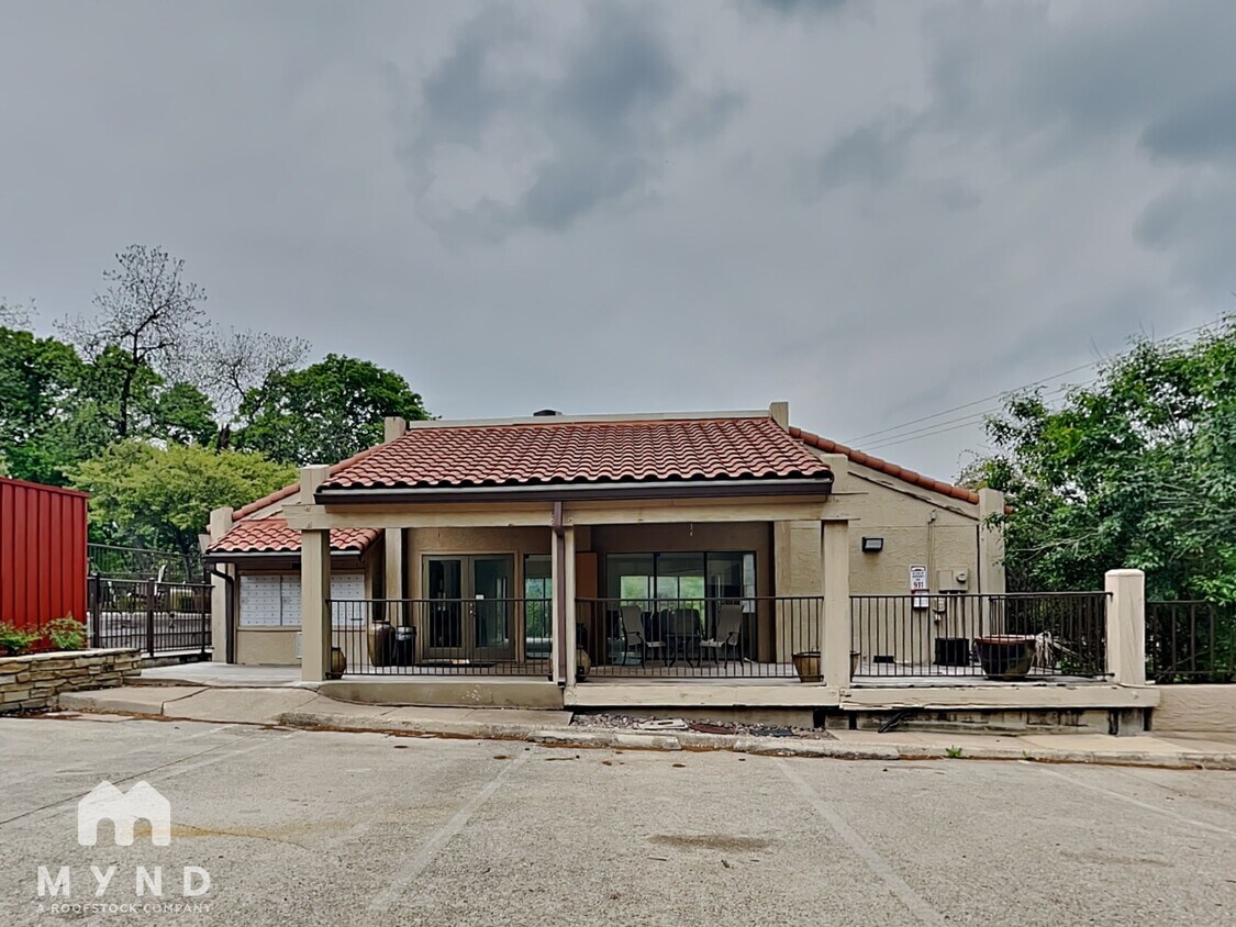Foto principal - 4777 Cedar Springs Rd