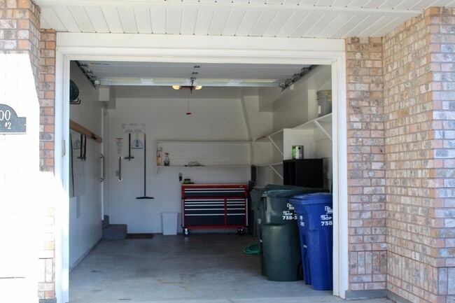 Building Photo - 2 bedroom Golf course Condo