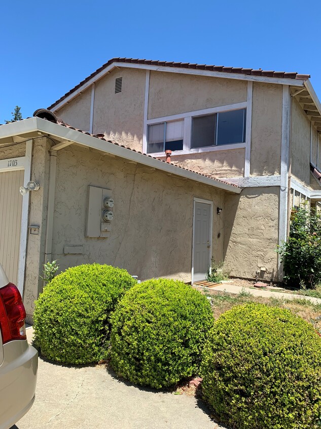 exterior -1 car garage/front and back lawn - 1703 Clear Lake Ave