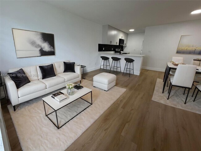 Foto del edificio - 10008 NW 6th St