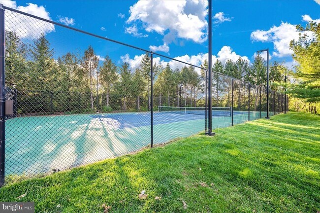 Foto del edificio - 10001 Vanderbilt Cir