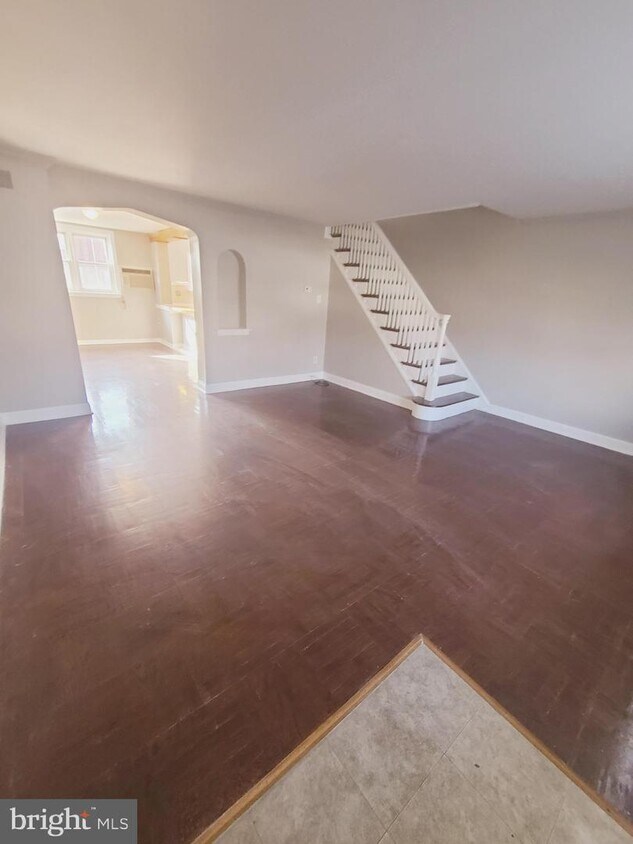 Primary Photo - 3048 Longshore Ave