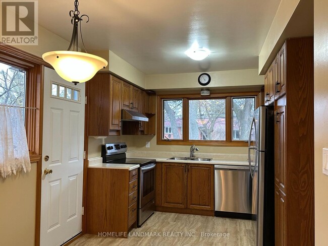 Building Photo - 28 Landfair Crescent