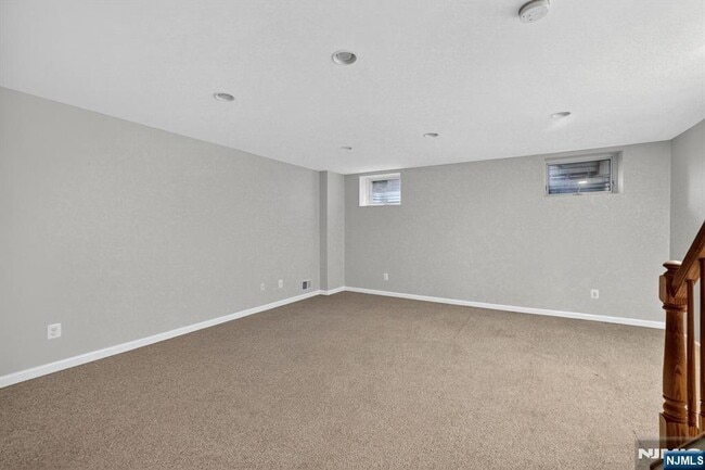 Building Photo - 535 Coventry Dr