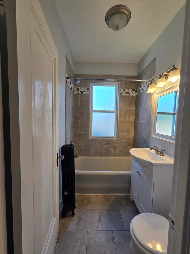 Building Photo - 2744 W 73rd St