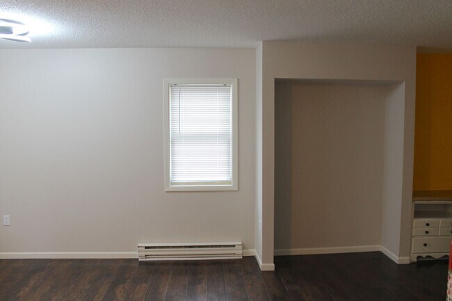 Foto del edificio - AVAILABLE June 1st - Newly Renovated Studio