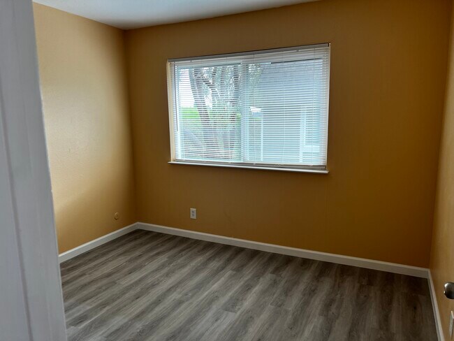 Second bedroom upstairs - 1360 Callen St