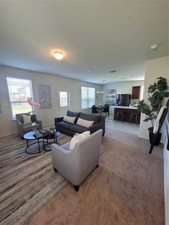 Building Photo - 320 La Dera Dr