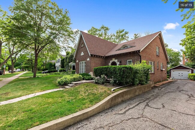 driveway with garage - 1600 Ashland Ave