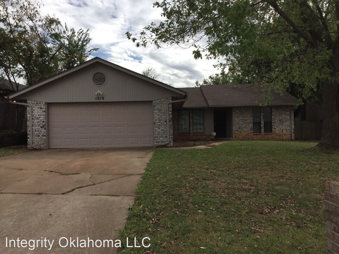 1010 Castle Rd, Edmond, OK 73034 House Rental in Edmond, OK