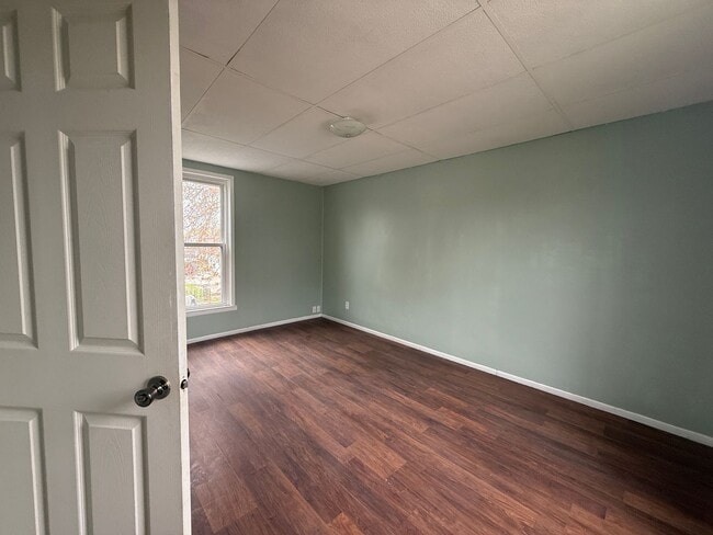 Building Photo - 2 Bedroom with a Bonus Room Close to Union...