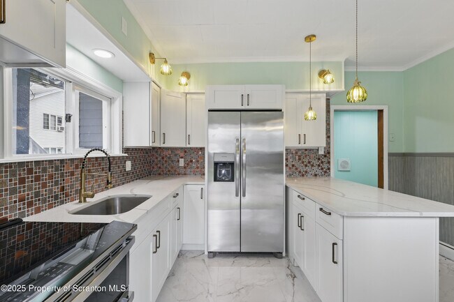 Foto del edificio - 1638 Sanderson Ave