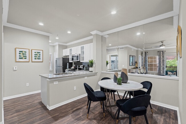 Building Photo - Grapevine 2499