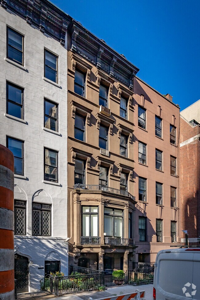 Building Photo - 40 E 75th St