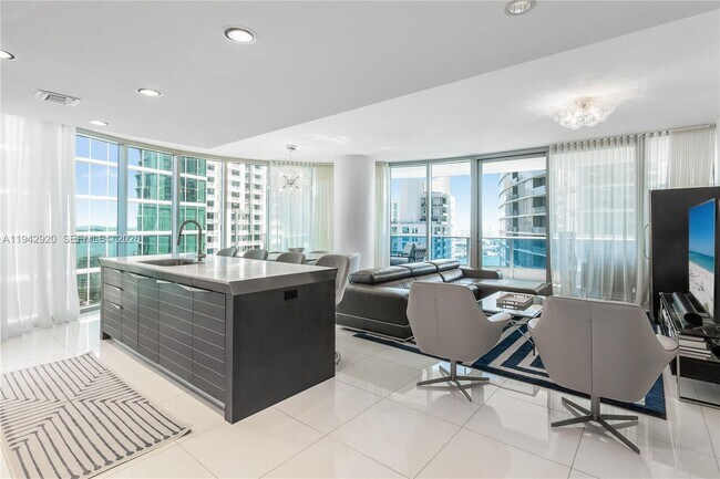 Building Photo - 200 Biscayne Blvd Way