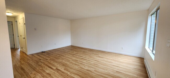 Building Photo - 32-4787