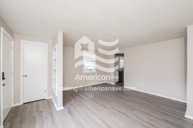 Building Photo - 906 N Adams St