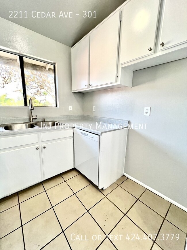 Foto del edificio - 2211 Cedar Ave