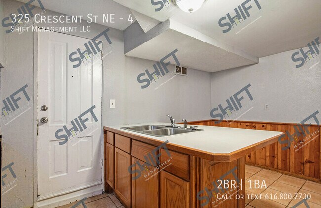 Foto del edificio - 325 Crescent St NE