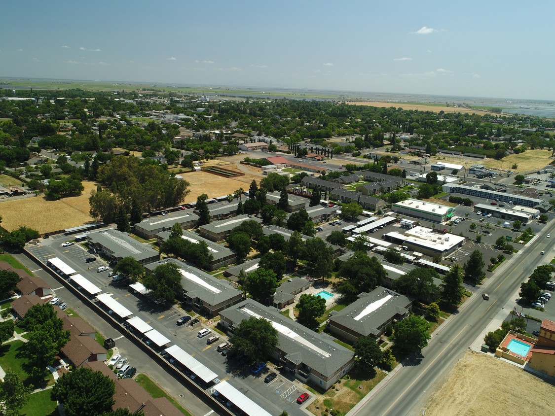 Primary Photo - Cedar Hills Manor